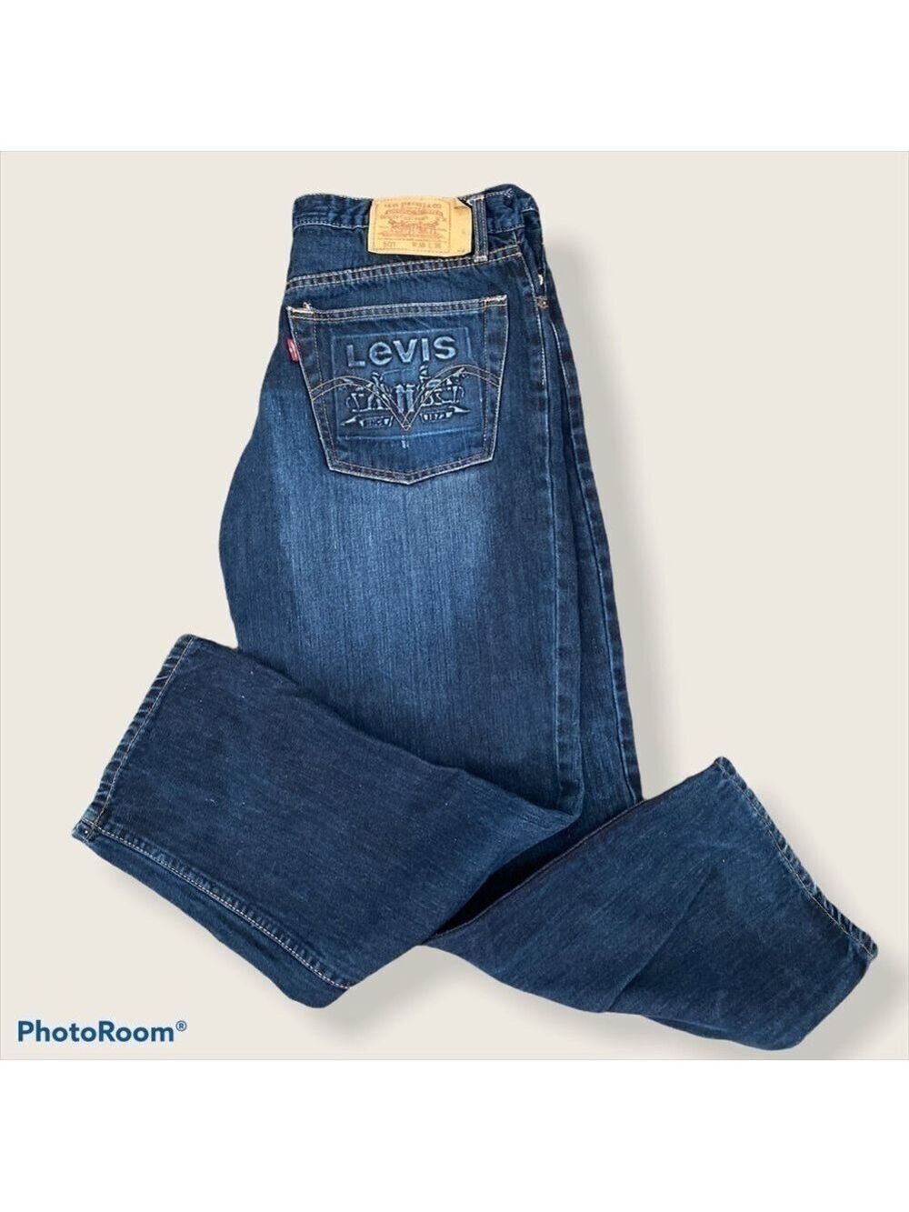 Vintage Y2K Levi’s embossed logo pocket dark wash jeans